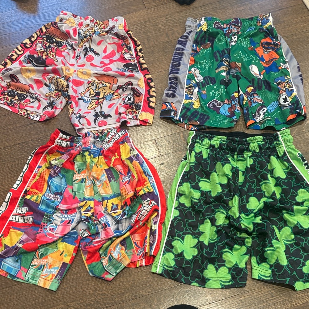 Excellent Condition Set of 4 Flow Society Boys’ Athletic Shorts - Size M